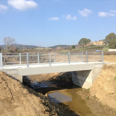 Bau von zwei Brücken in Orbetello